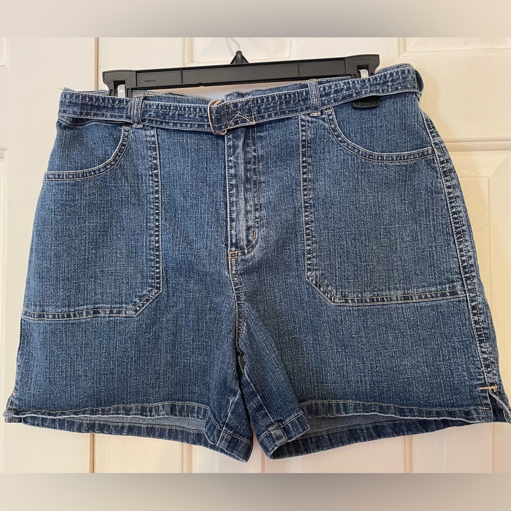 Size 12 Gloria Vanderbilt denim jeans